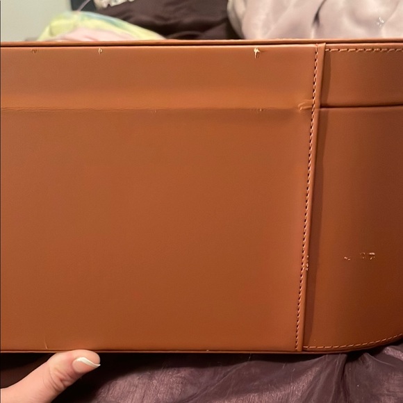 Dyson Airwrap Fuchsia in light brown leather case. - Picture 4 of 9